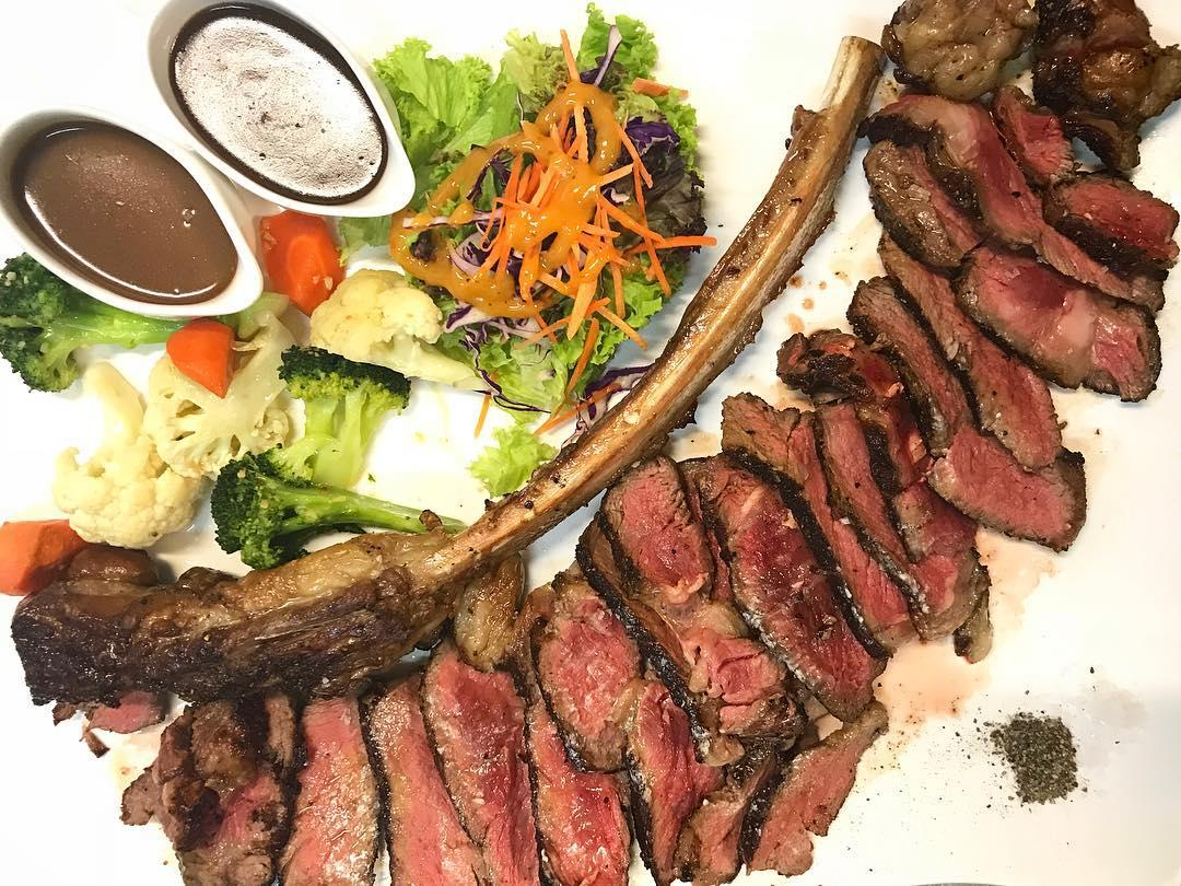 Tomahawk Steak